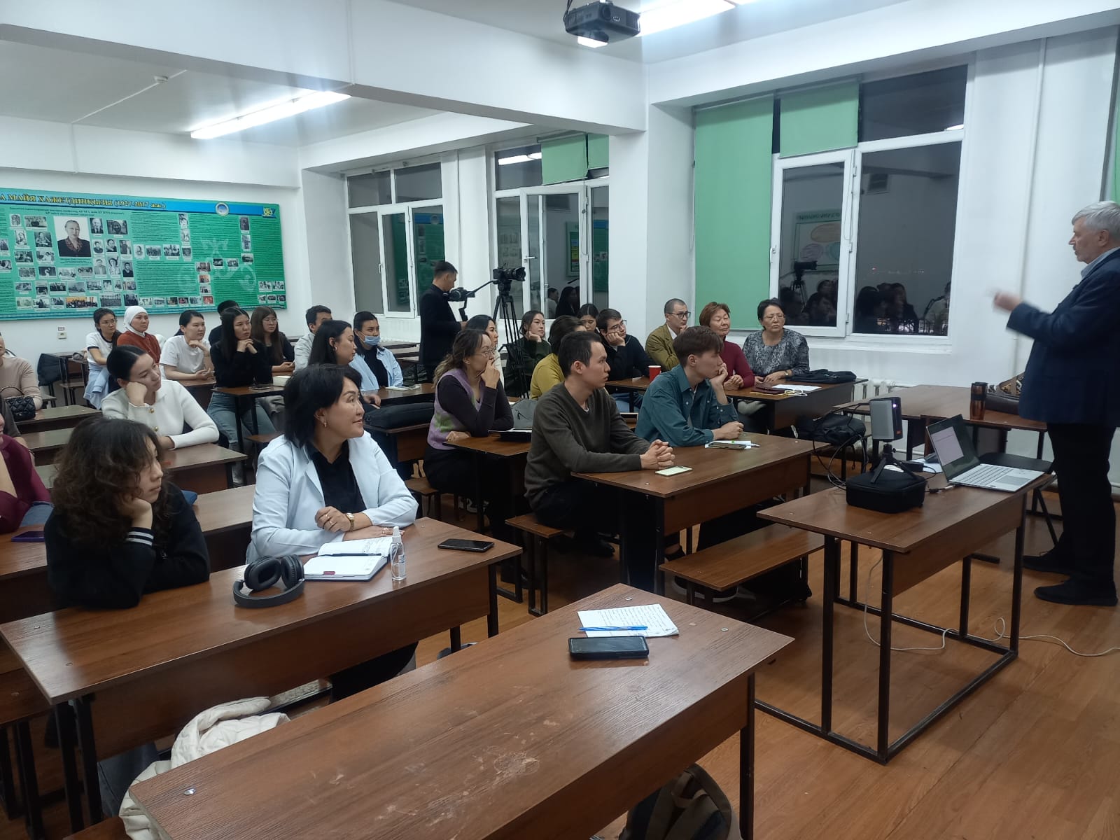 Докторантура және магистратура студенттеріне арналған ғылыми семинар: «Қабылданатын мақаланы қалай жазу керек»